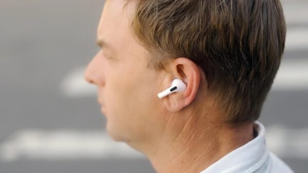 سماعات بلوتوث لاسلكية AirPods Pro 2 Plus مع حافظة شحن وميزة إلغاء الضوضاء – تصميم مميز وأداء عالي. - Image 6
